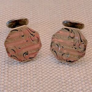 Men’s vintage gold tone cuff links!